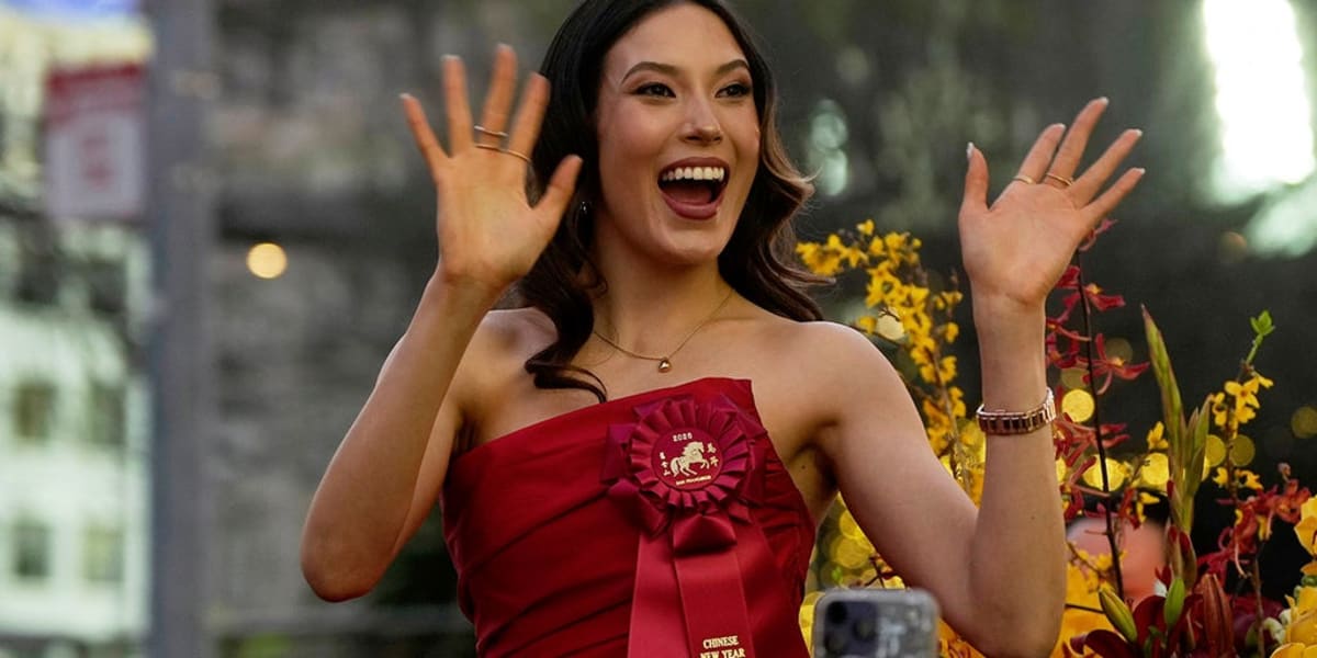 Olympic Skier Eileen Gu Leads San Francisco's CNY Parade - Image 2