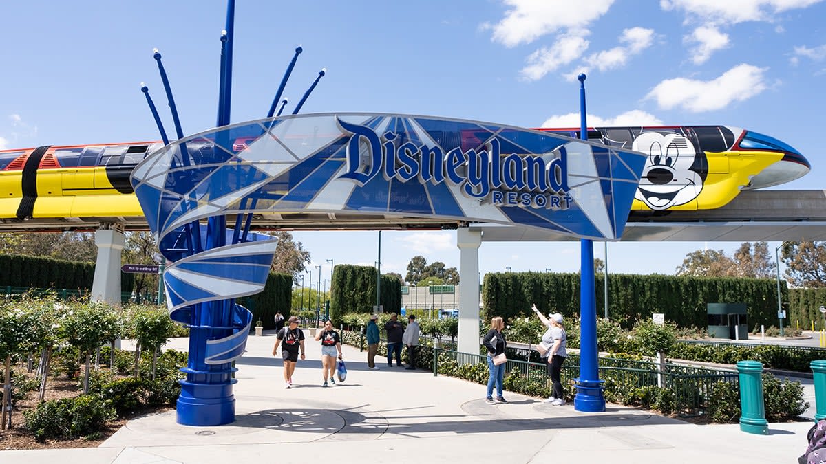Disneyland Drops 11 a.m. Park Hopping Rule for Guests - Image 5