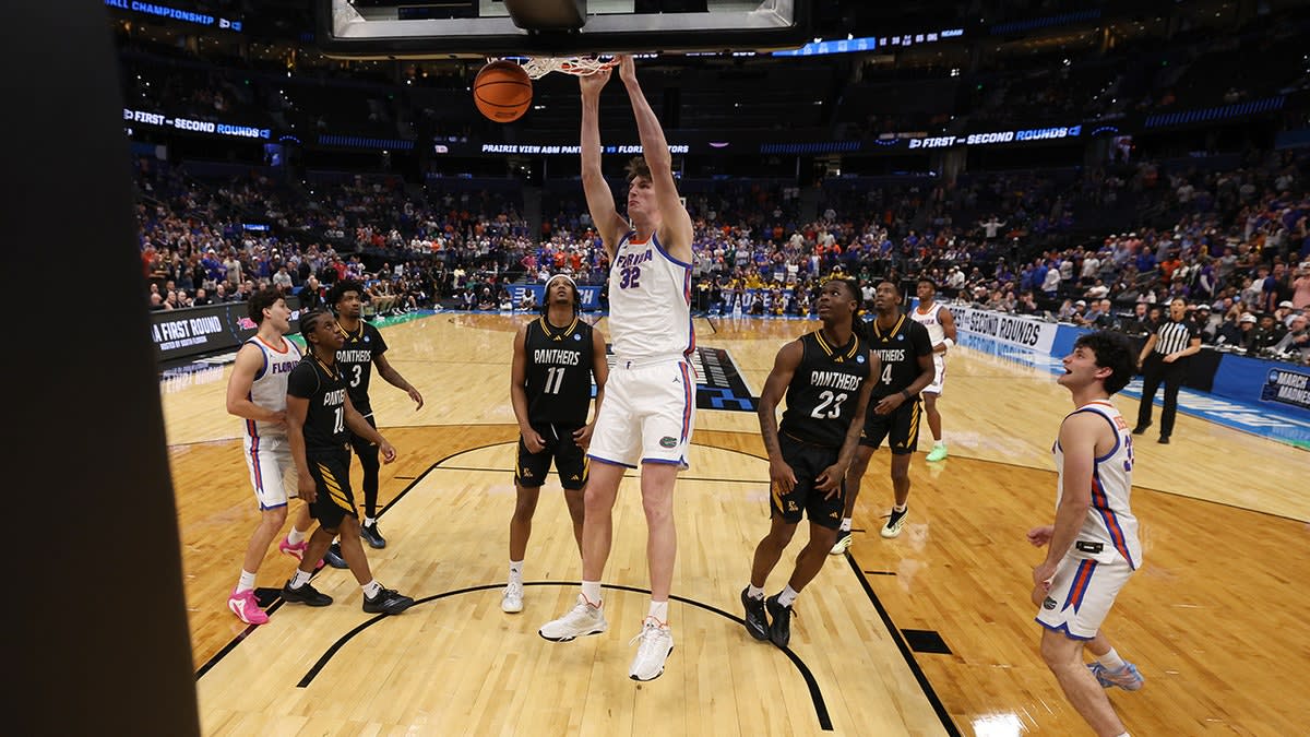 7-Foot-9 College Player Gets March Madness Moment - Image 4