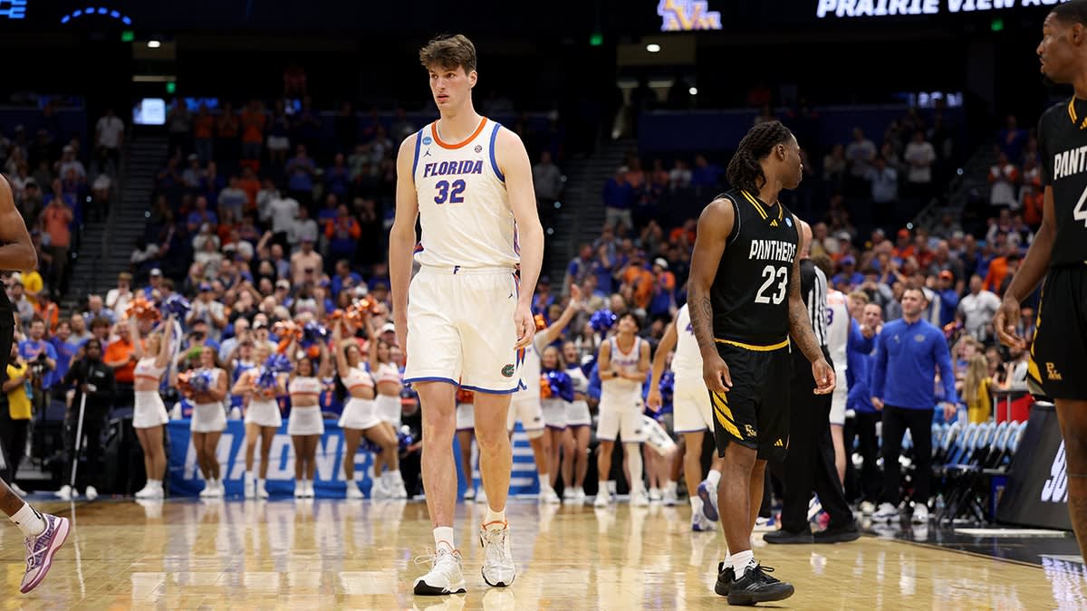 7-Foot-9 College Player Gets March Madness Moment - Image 5