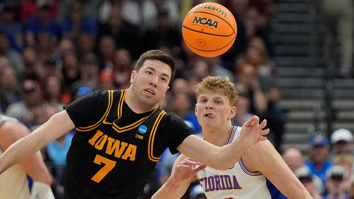 Iowa Stuns Champion Florida With Clutch 3-Pointer - Image 4
