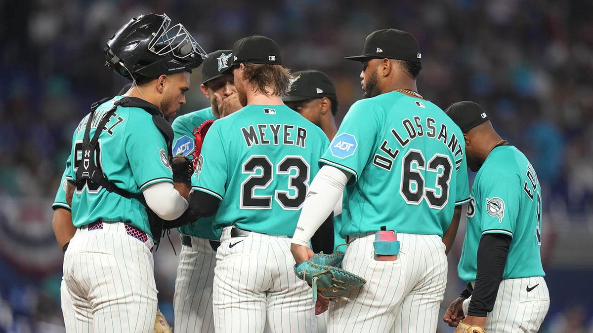 Marlins Start 3-0 in Throwback Teal Jerseys - Image 4
