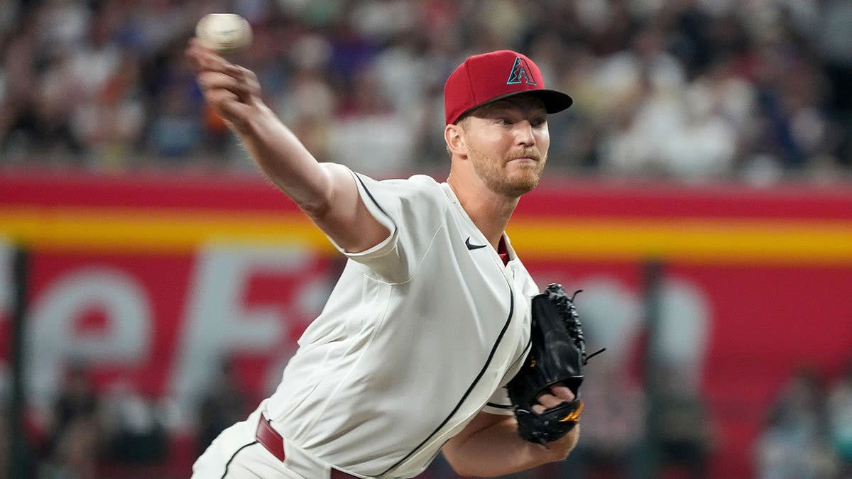 Pitcher Throws Perfect 9-Pitch Inning in Arizona Debut - Image 5