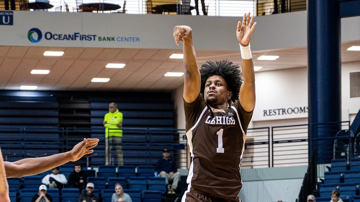 Lehigh's Half-Court Buzzer-Beater Stuns Holy Cross 69-66 - Image 3