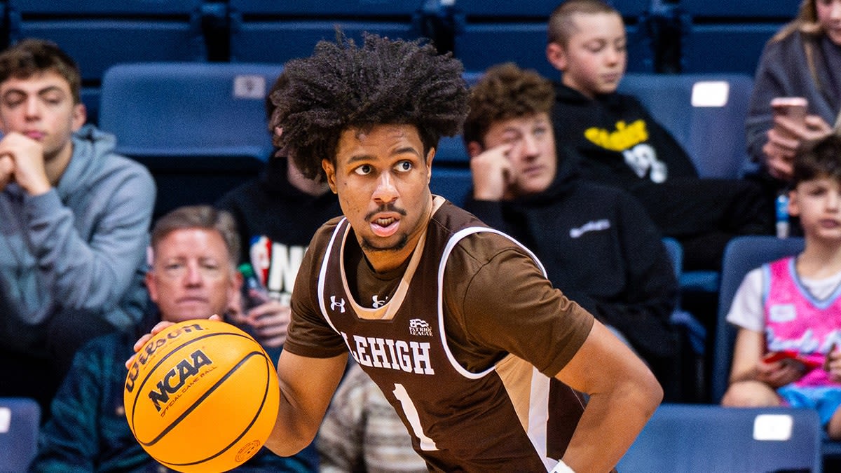 Lehigh's Half-Court Buzzer-Beater Stuns Holy Cross 69-66 - Image 5