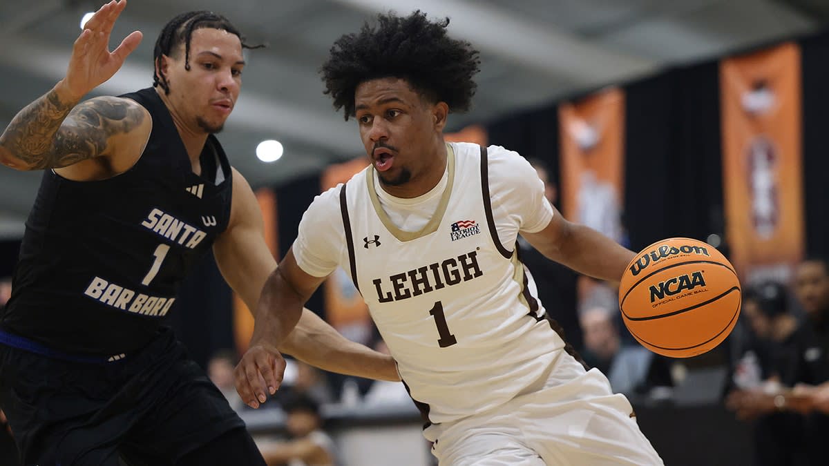 Lehigh's Half-Court Buzzer-Beater Stuns Holy Cross 69-66 - Image 4
