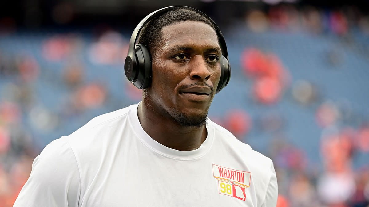 NFL Star Urges Mental Health Care After Brother's Death - Image 4