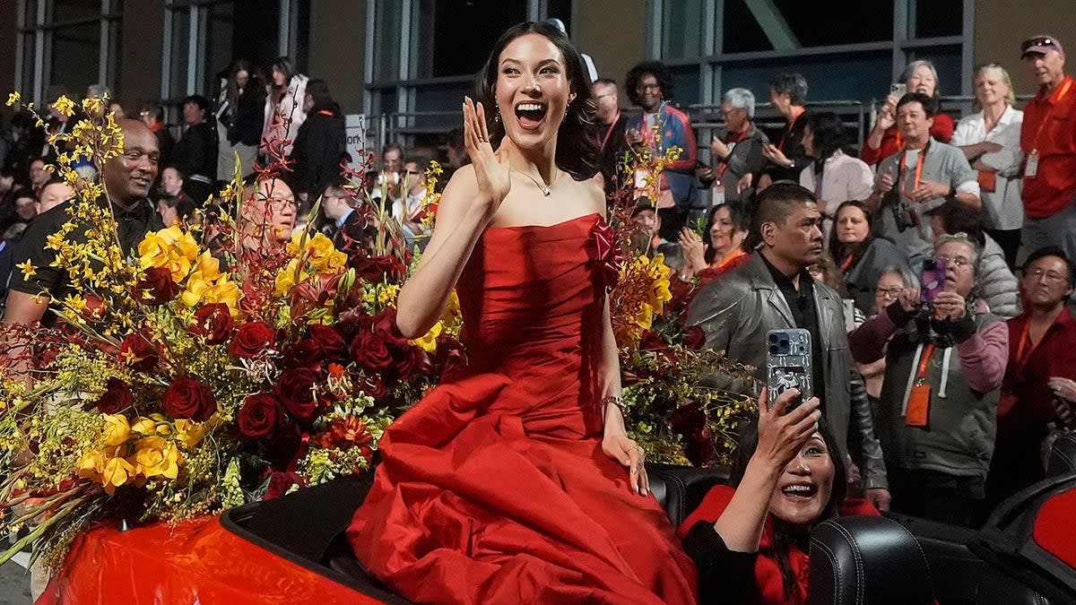 Olympic Skier Eileen Gu Leads San Francisco's CNY Parade - Image 3
