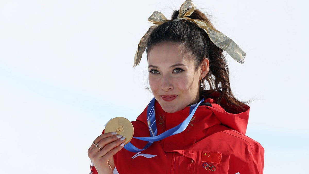 Olympic Skier Eileen Gu Leads San Francisco's CNY Parade - Image 5