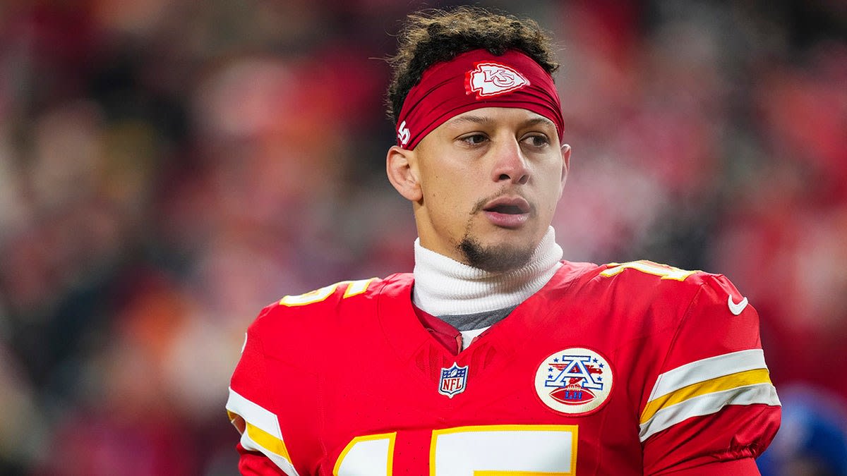 Patrick Mahomes Beating ACL Recovery Timeline After Surgery - Image 5