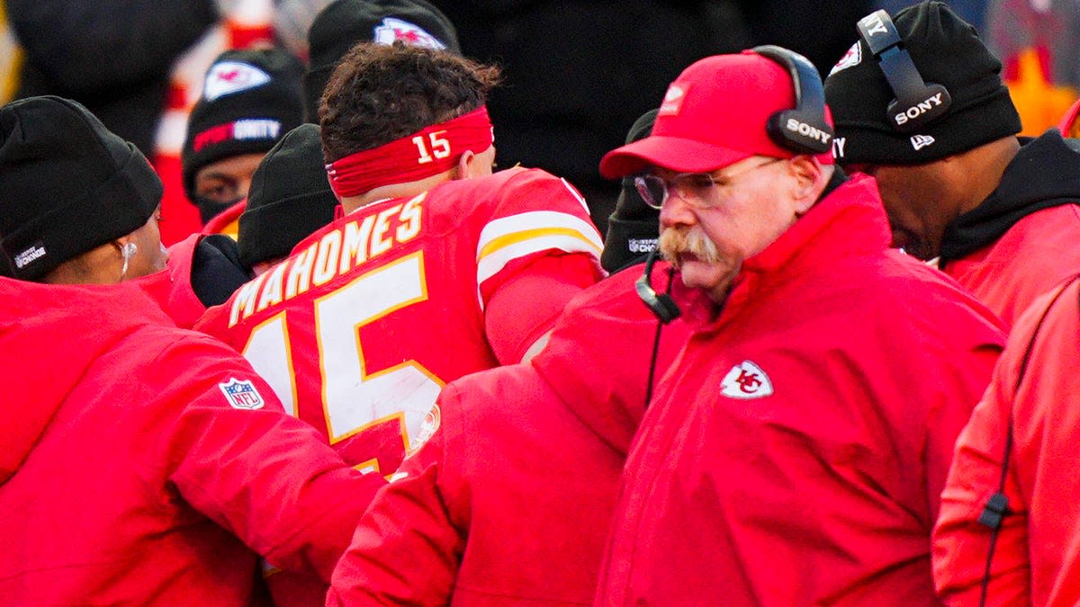 Patrick Mahomes Beating ACL Recovery Timeline After Surgery - Image 4