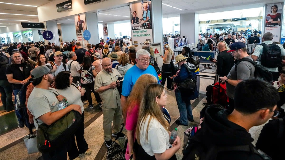 Airports Launch Relief Drives for Unpaid TSA Workers - Image 4