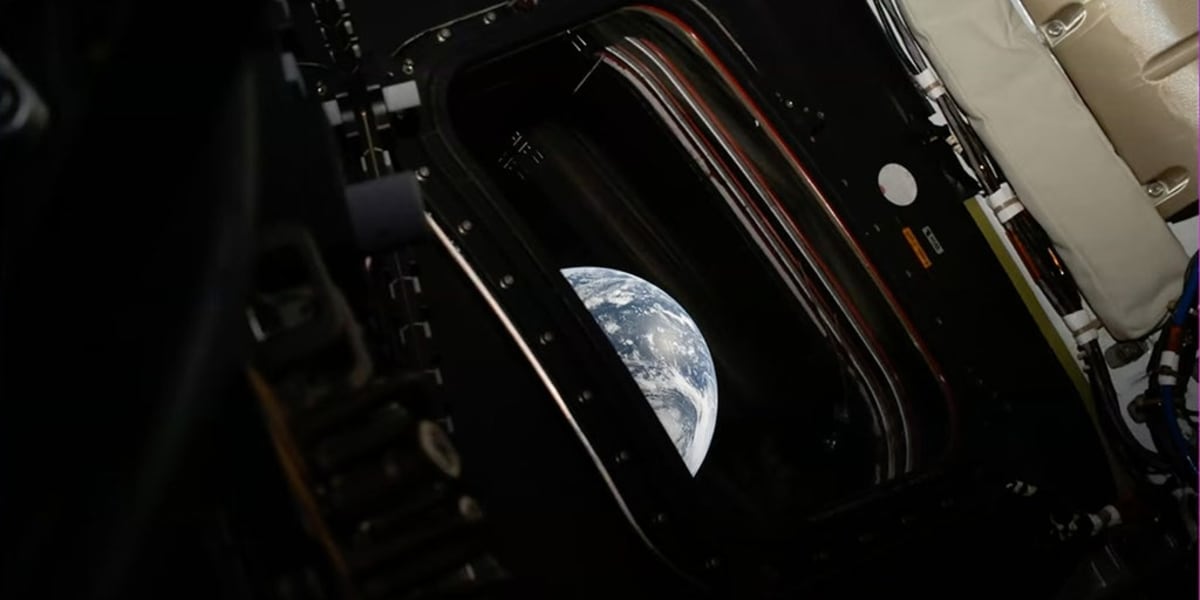 Artemis II Crew Sends Stunning Photos Halfway to the Moon - Image 2