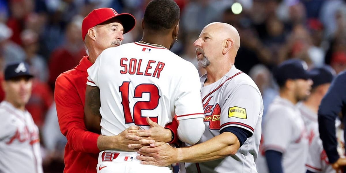 62-Year-Old Braves Manager Tackles 235-Pound Brawler - Image 2