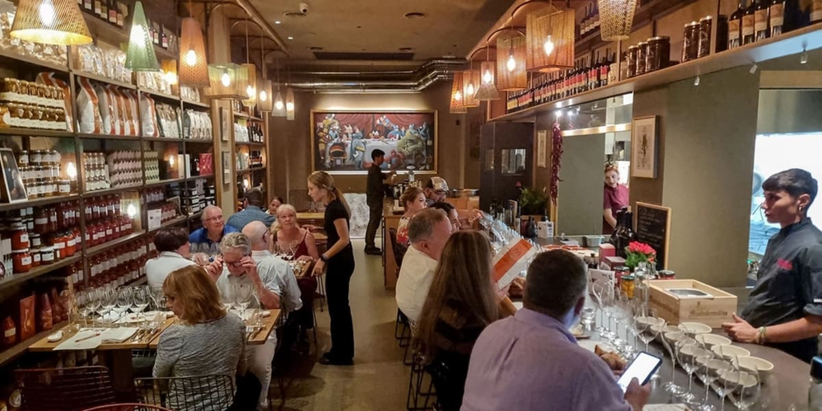Phone-Free Restaurants Spread Across 11 US States - Image 2