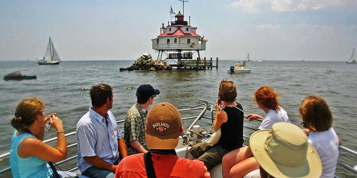 5 Stunning US Landmarks You Can Only Reach by Boat - Image 2