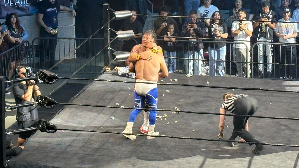 Wrestling Legends, 65 and 54, Wow Crowd at Historic Vegas Show - Image 4