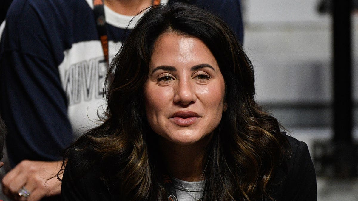 Coach's Wife Stops UConn Celebration, Saves Final Four Spot - Image 5