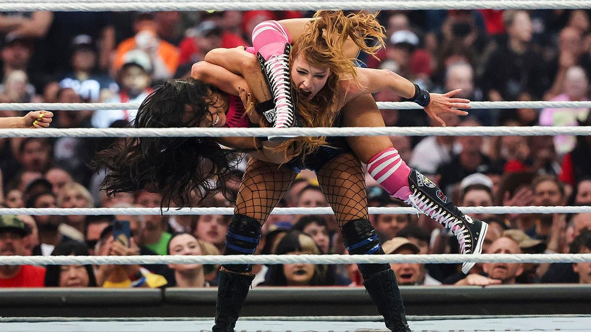 Becky Lynch Makes WWE History at WrestleMania 42 - Image 5
