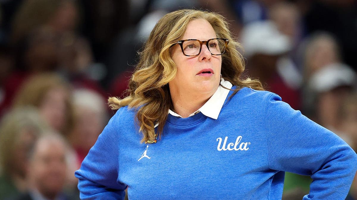 Dawn Staley Honors UCLA After Title Loss Despite Drama - Image 5