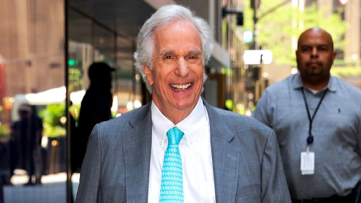 Henry Winkler Beat Dyslexia to Win Emmy at 72 - Image 4