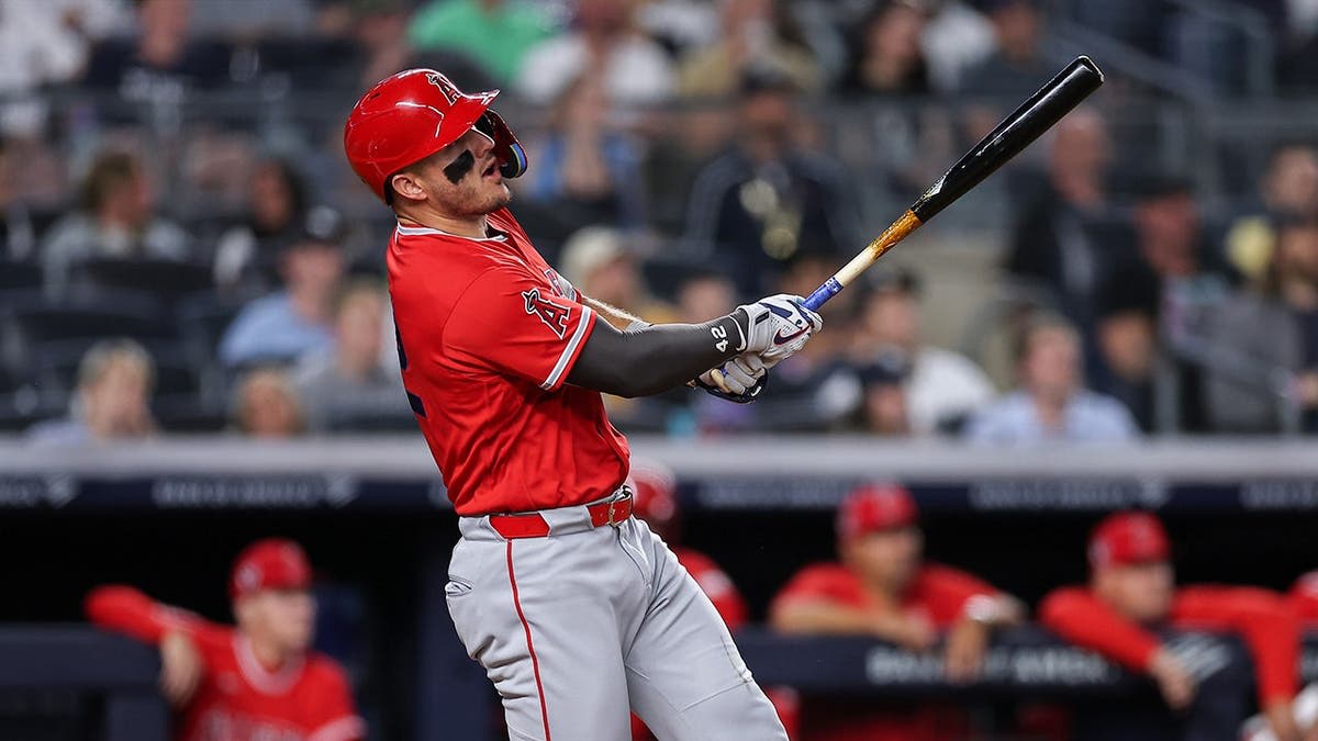 Mike Trout Crushes 5 Home Runs in 4 Games at Yankee Stadium - Image 5