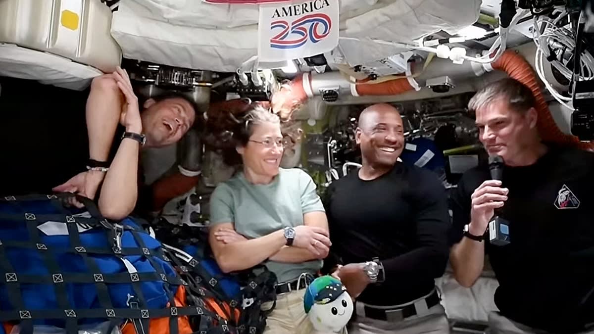 4 Astronauts to Receive Top Honor for Record Moon Mission - Image 5