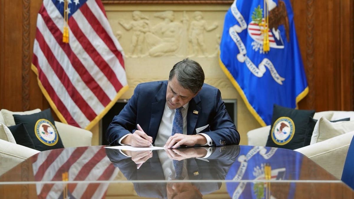 Trump Administration Reclassifies Medical Marijuana - Image 4