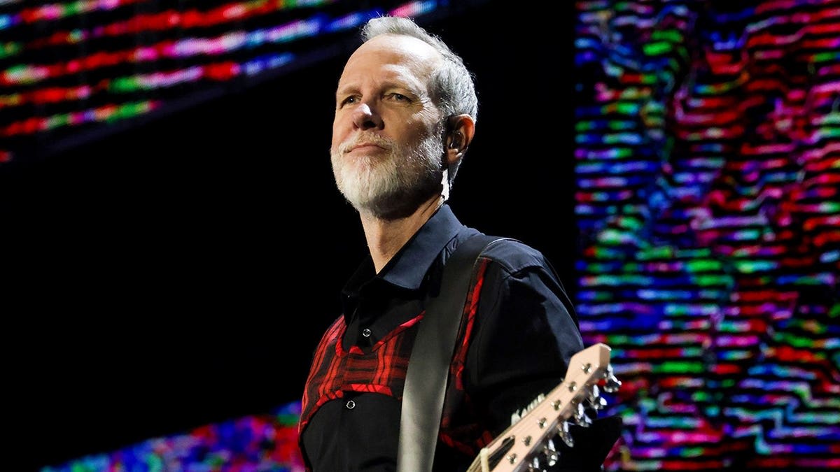 No Doubt Guitarist Shares Parkinson's Diagnosis With Hope - Image 5