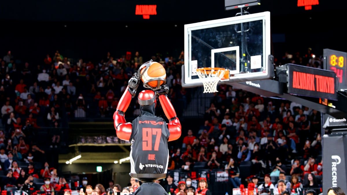 Toyota's 7-Foot Robot Learns Basketball Using AI - Image 5