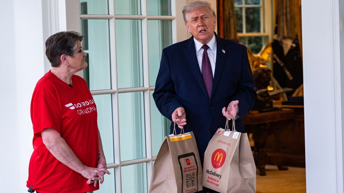 DoorDash Grandma Gets $100 Tip at White House - Image 3