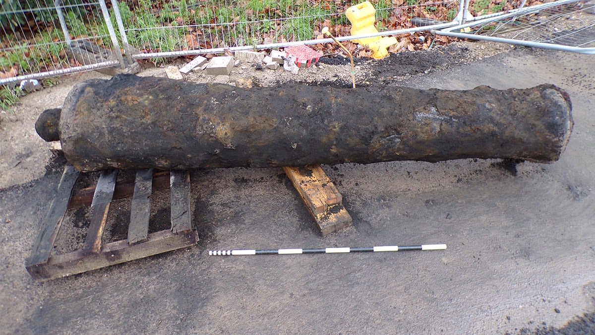 300-Year-Old Cannon Unearthed in Hull Construction Site - Image 5