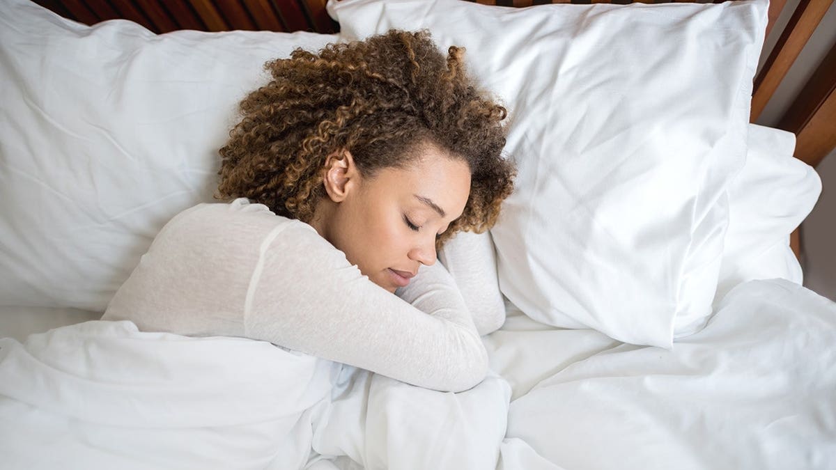 Sleep 6-7 Hours Nightly to Slow Aging, Study Finds - Image 4