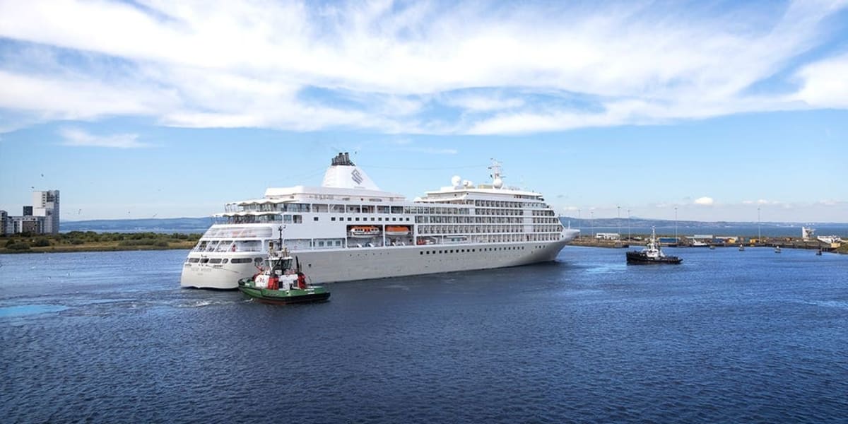 Luxury Cruise Battles 7-Hour Search to Save Injured Sailor - Image 2