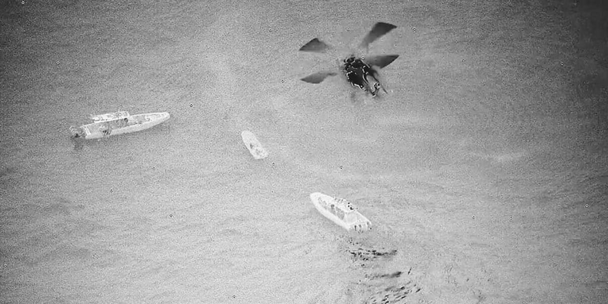 Black Hawk Crew Stops 391 Pounds of Cocaine at Sea - Image 2