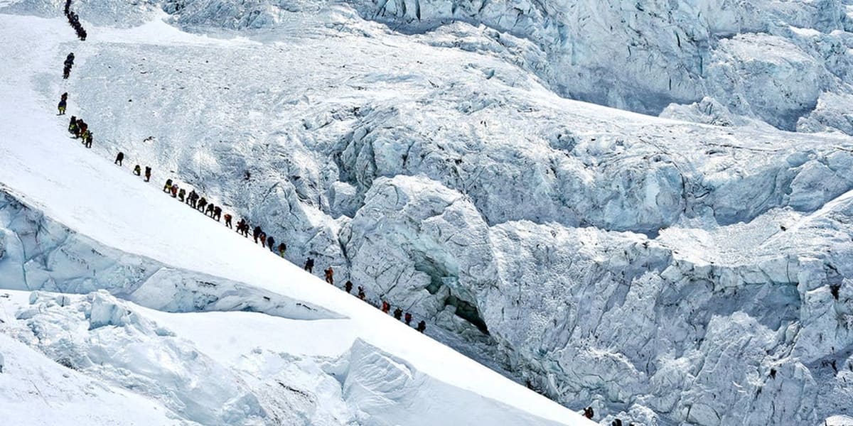 274 Climbers Summit Everest in Single Day Record - Image 2