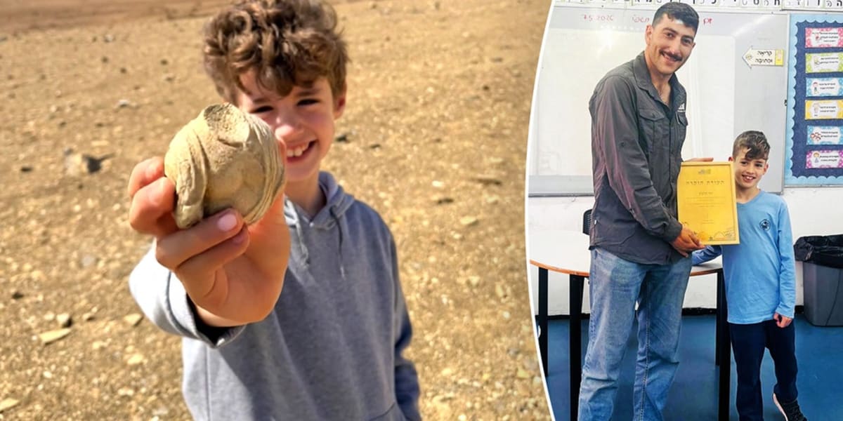 8-Year-Old Finds Rare 1,700-Year-Old Roman Statue in Desert - Image 2