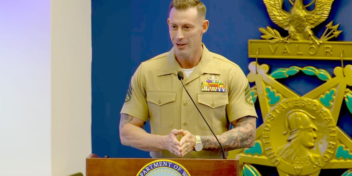 Marine Who Lost Both Legs Reenlists at 40 - Image 2