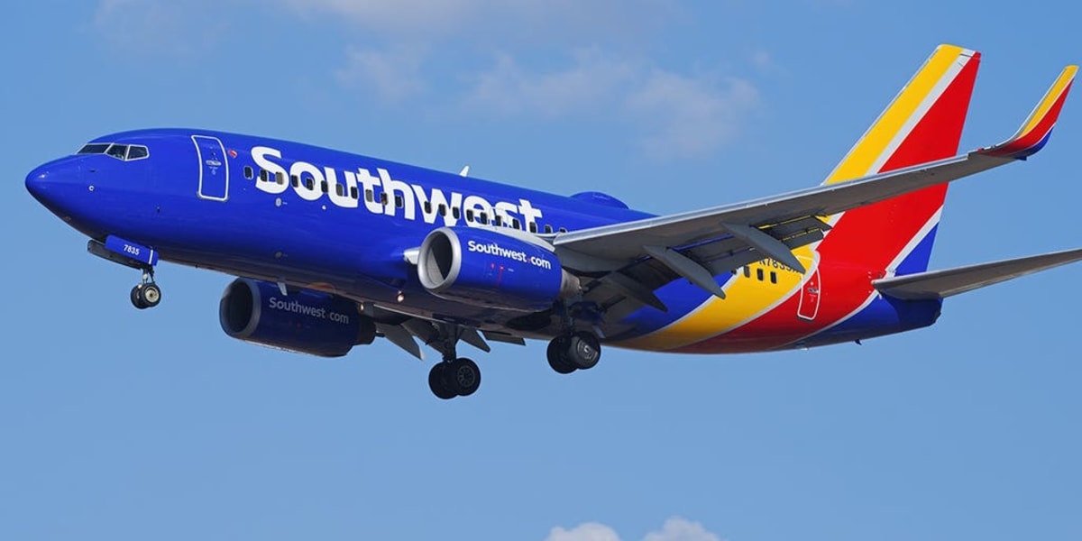 Southwest Pilot's Daughter Delivers Tearful Retirement Tribute - Image 2
