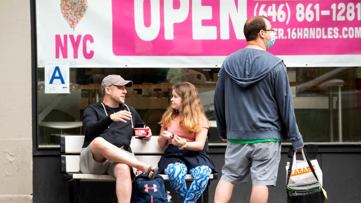 23-Year-Old Quits Desk Job, Builds 40-Store Frozen Yogurt Chain - Image 4