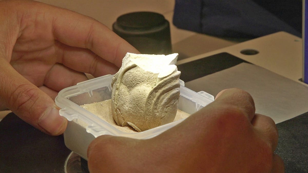 8-Year-Old Finds Rare 1,700-Year-Old Roman Statue in Desert - Image 4
