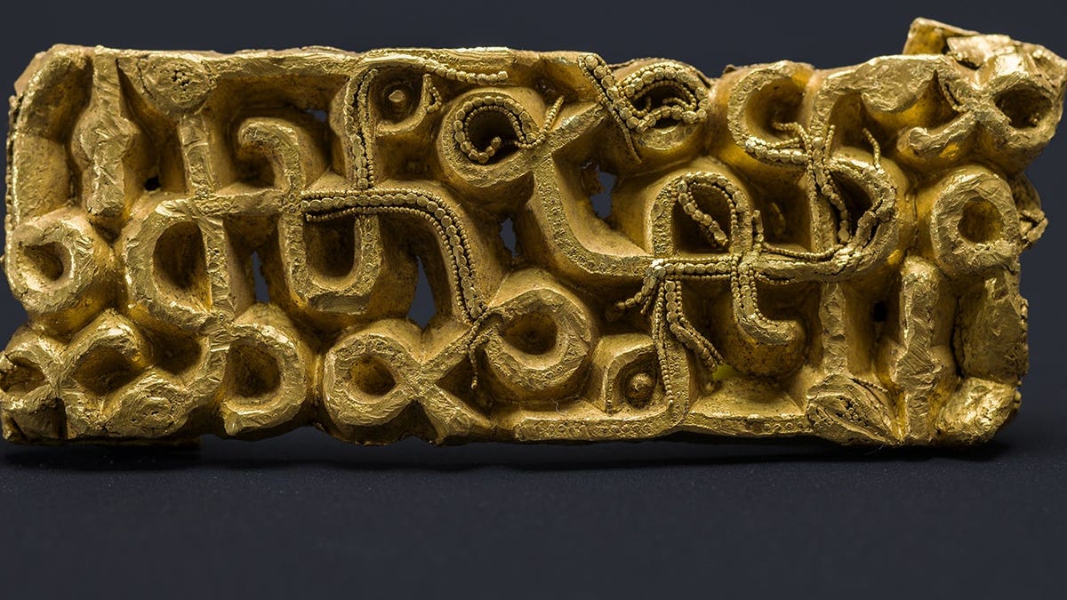 Hiker Finds 1,500-Year-Old Gold Sword in Norway - Image 5