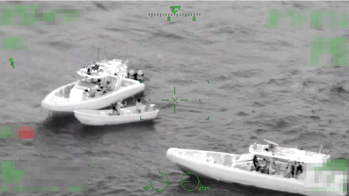 Black Hawk Crew Stops 391 Pounds of Cocaine at Sea - Image 5