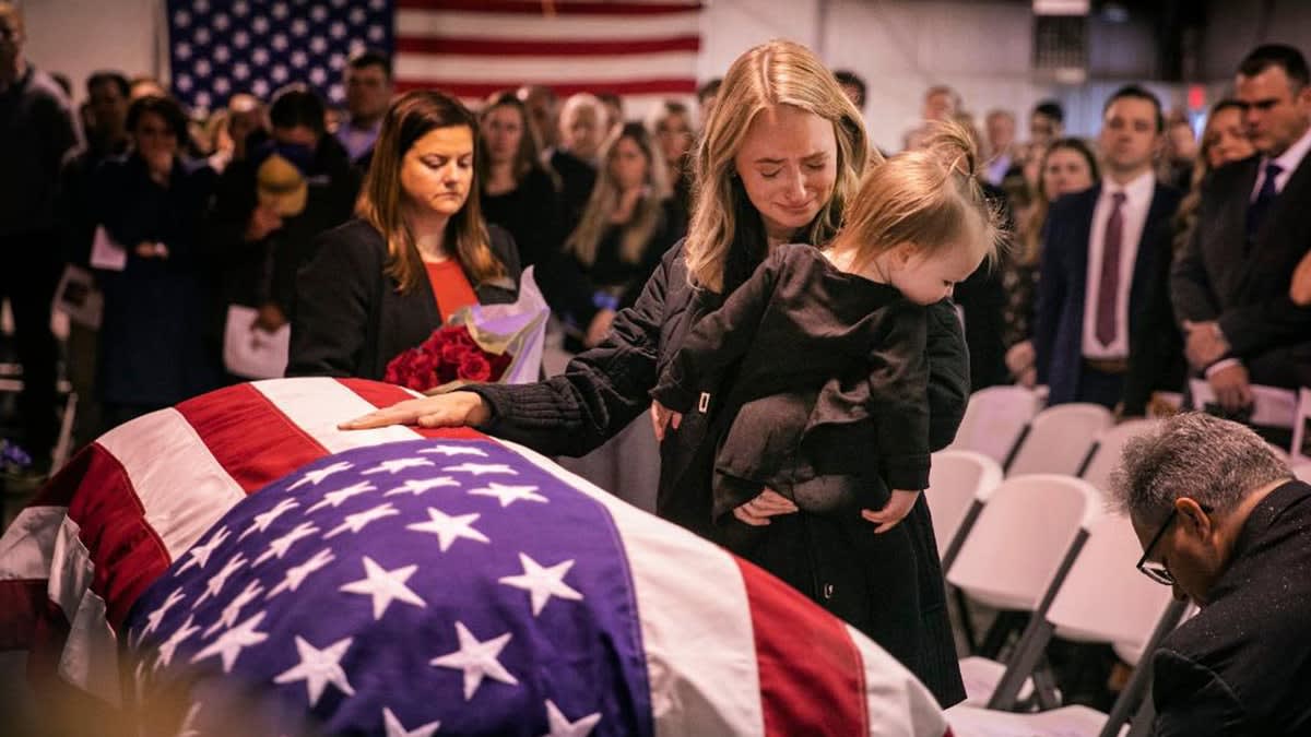 Strangers Line Highway to Honor Fallen Army Captain - Image 3