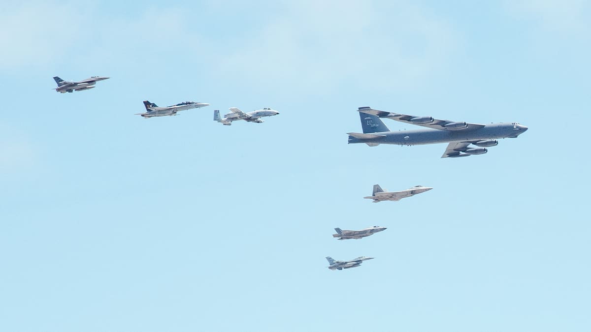 Air Force Flies Historic 8-Ship Formation Over Miami Beach - Image 3
