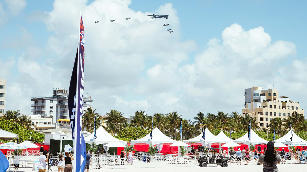 Air Force Flies Historic 8-Ship Formation Over Miami Beach - Image 2