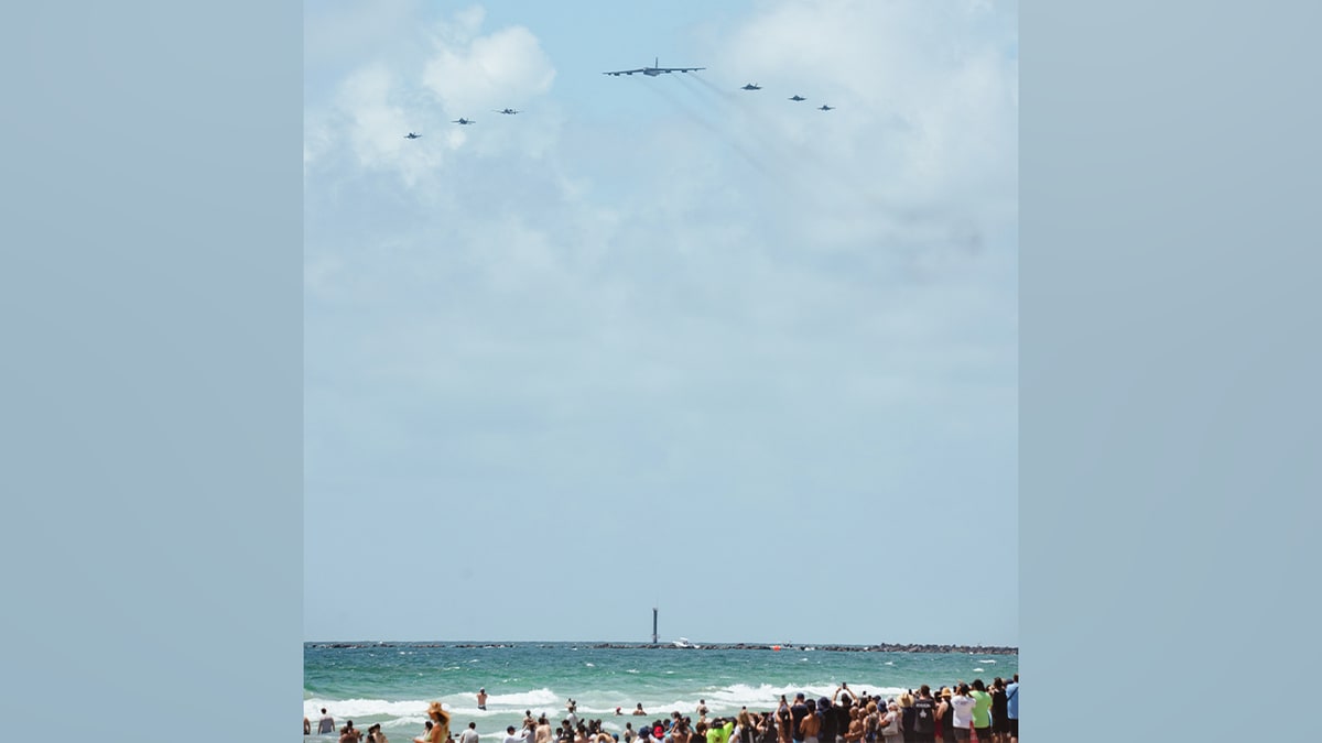 Air Force Flies Historic 8-Ship Formation Over Miami Beach - Image 5