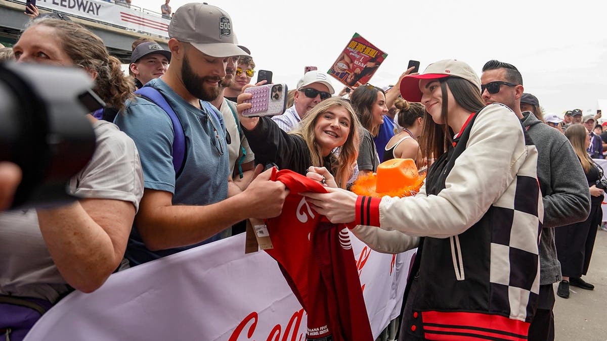 Caitlin Clark Takes Center Stage at Indianapolis 500 - Image 4