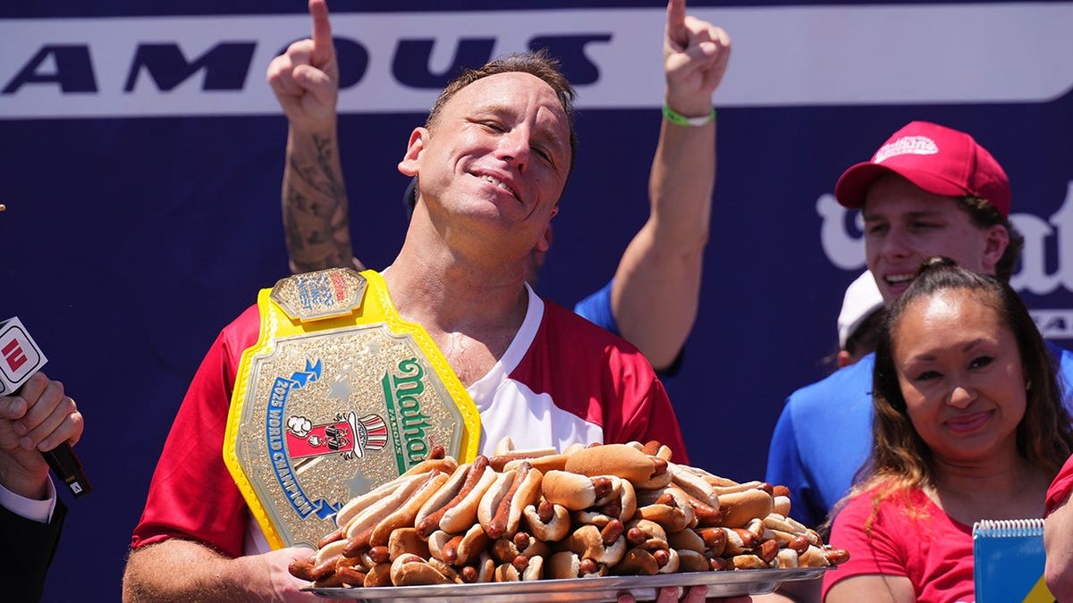 Joey Chestnut Wins 18th Hot Dog Eating Championship - Image 5
