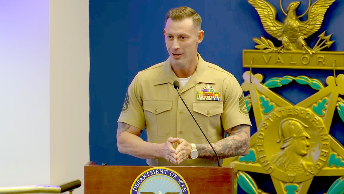 Marine Who Lost Both Legs Reenlists at 40 - Image 3